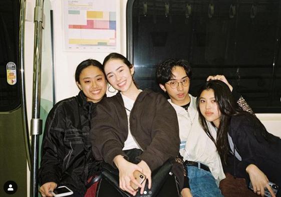 伊能静|伊能静儿子哈利恋爱了？用心示爱并高调表白异性：就爱你凸凸的颧骨