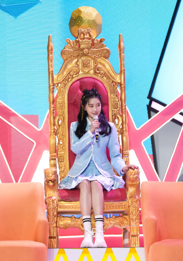 阚清子接回长发变初恋了,梳双马尾还戴俩蝴蝶结,美成少女