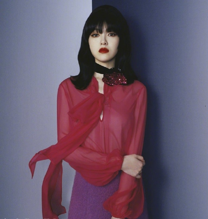 唐嫣|唐嫣因结婚生子人气下滑？产后复出首登时尚杂志半小时仅卖了9本