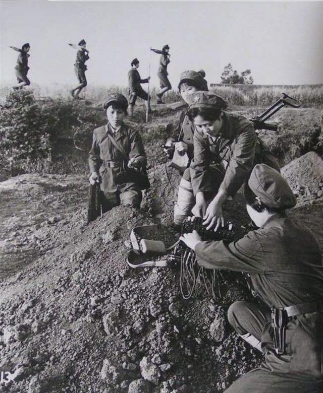 80年代中越自衛反擊戰中的女兵戰爭很殘酷她們的存在有了些許歡樂