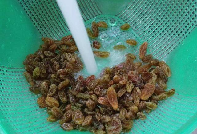 用清水洗葡萄干就等于吃虫卵新疆人最懂学会这2招放心吃