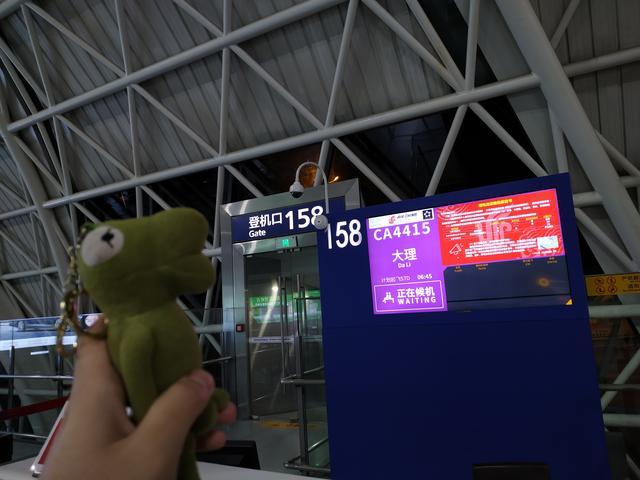 ca4415成都大理你见过早上4点的机场吗降落阶段远眺洱海