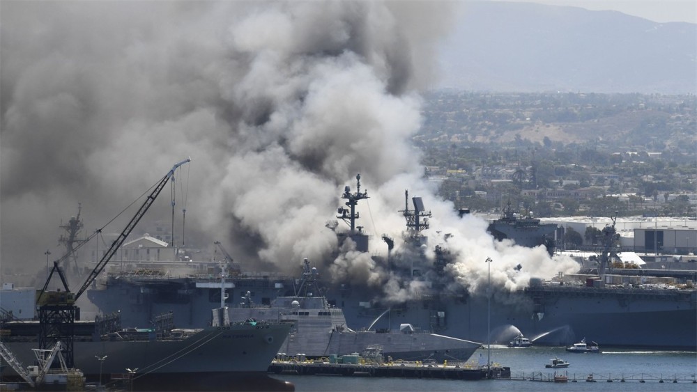 美国又一艘航母着火了 一月之内3艘航母接连起火 网友 这是造了多少孽 腾讯新闻