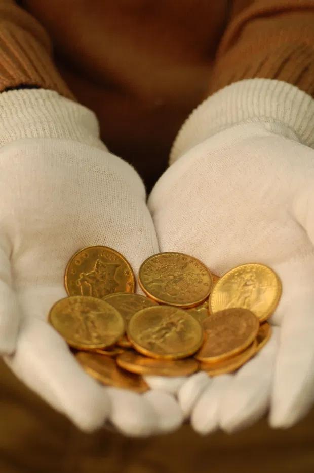 古董|疫情宅家无聊可以选择寻宝 英国居民挖到 古董戒指和陶器