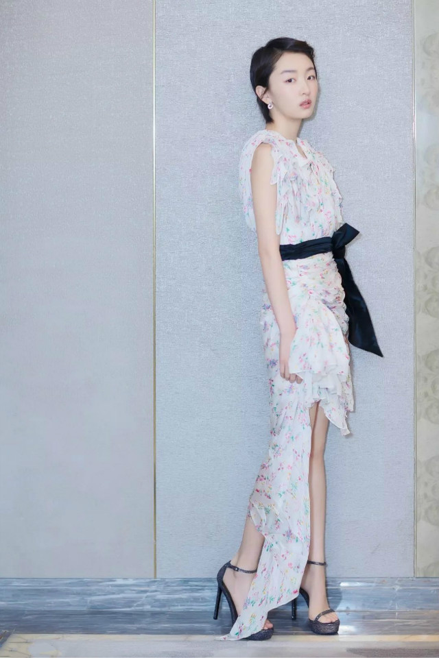 好好穿裙的时代落伍了今年流行不规则裙时髦显瘦又新颖