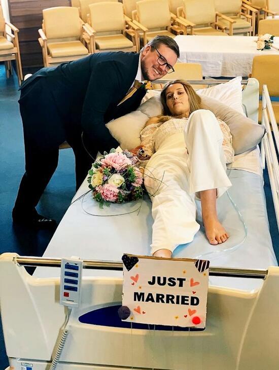 塔什|男子得知女友只剩几周生命后立马求婚，结婚一个月妻子离世