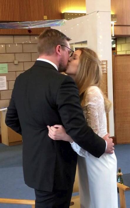 塔什|男子得知女友只剩几周生命后立马求婚，结婚一个月妻子离世