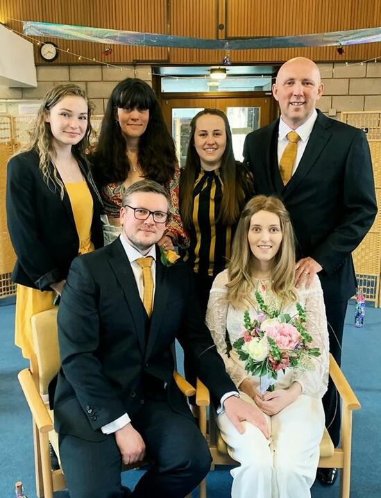 塔什|男子得知女友只剩几周生命后立马求婚，结婚一个月妻子离世