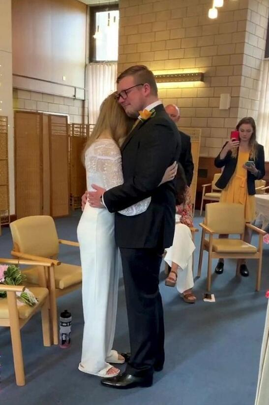 塔什|男子得知女友只剩几周生命后立马求婚，结婚一个月妻子离世