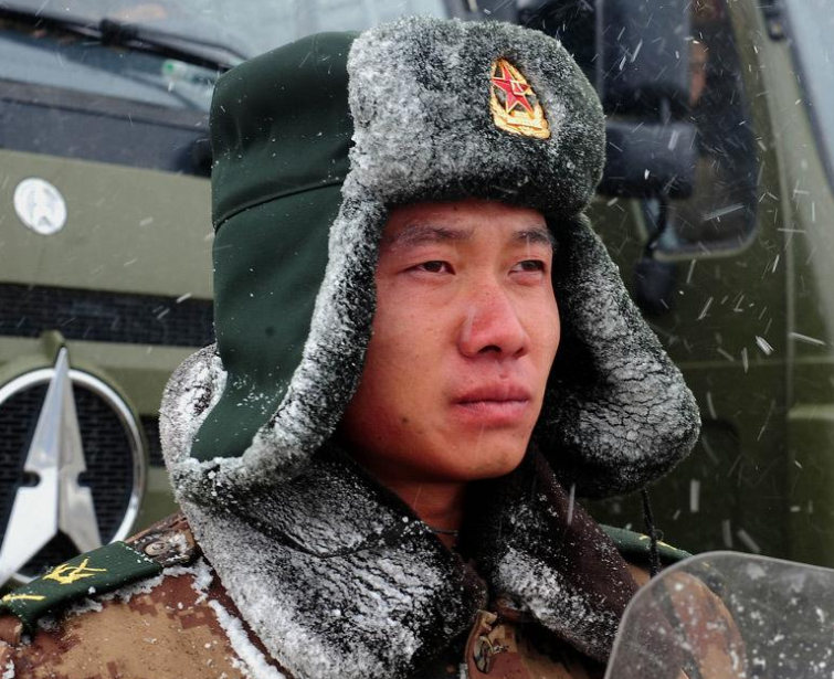 中国军人的几张照片红遍全球,看完肃然起敬,美国人:我们做不到