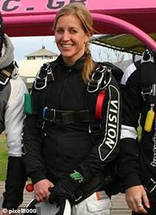 维多利亚·西利尔斯|降落伞被丈夫做手脚 英女子千米高空坠地奇迹生还