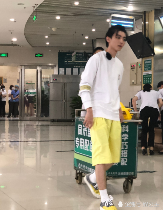 中餐厅4|《中餐厅4》杀青！王俊凯回归！杜海涛瘦了也很憨！她居然也来了