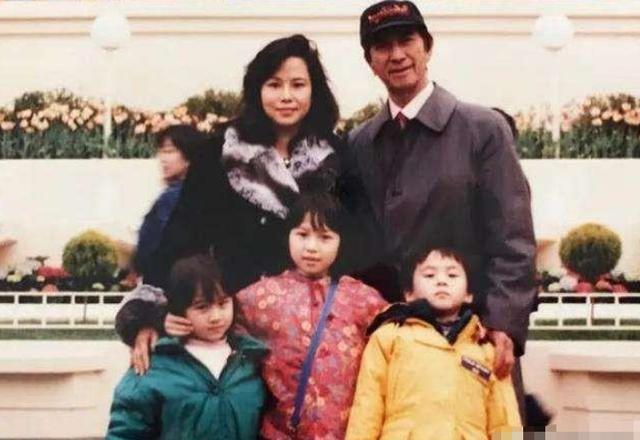陈婉珍|陈婉珍把赌王送的项链，送给小女儿，为何不给长女何超云？