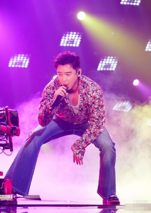 郑恺|郑恺火锅店事件再次升级，给新戏发文做宣传，评论区“翻车”了