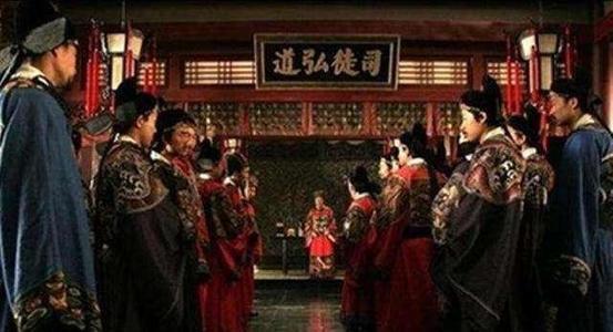 崇祯|李自成快要打到京城时，崇祯想促成南迁之事，为何遭官员集体反对