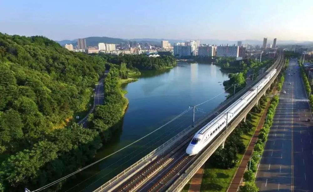 粤东城际铁路网络将形成以汕头,汕尾,潮州,揭阳为主要节点,覆盖粤东