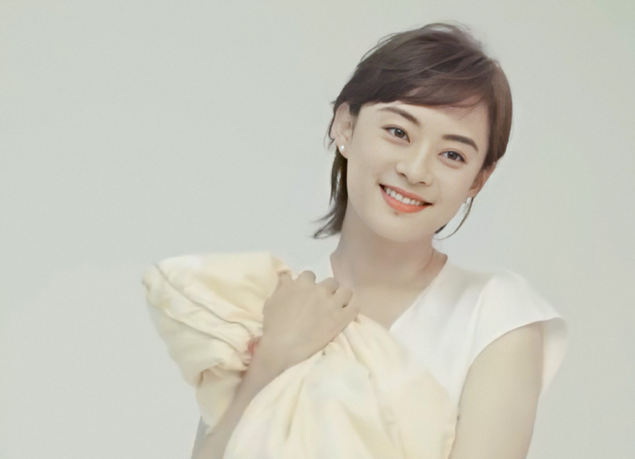 孙俪|被嘲没女人味后，孙俪近照留长头发露美背展少女身材，星星眼超抢镜