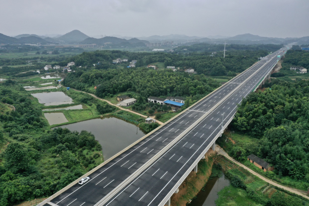 全线路面主体完工长益扩容高速有望8月底通车