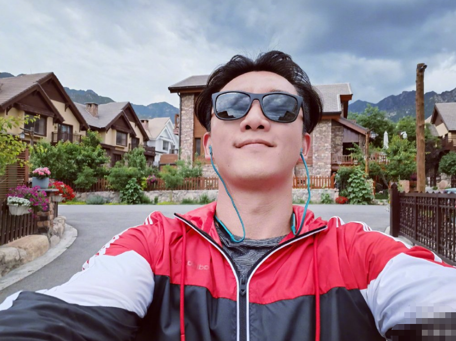 郑恺|郑恺火锅店事件再次升级，给新戏发文做宣传，评论区“翻车”了