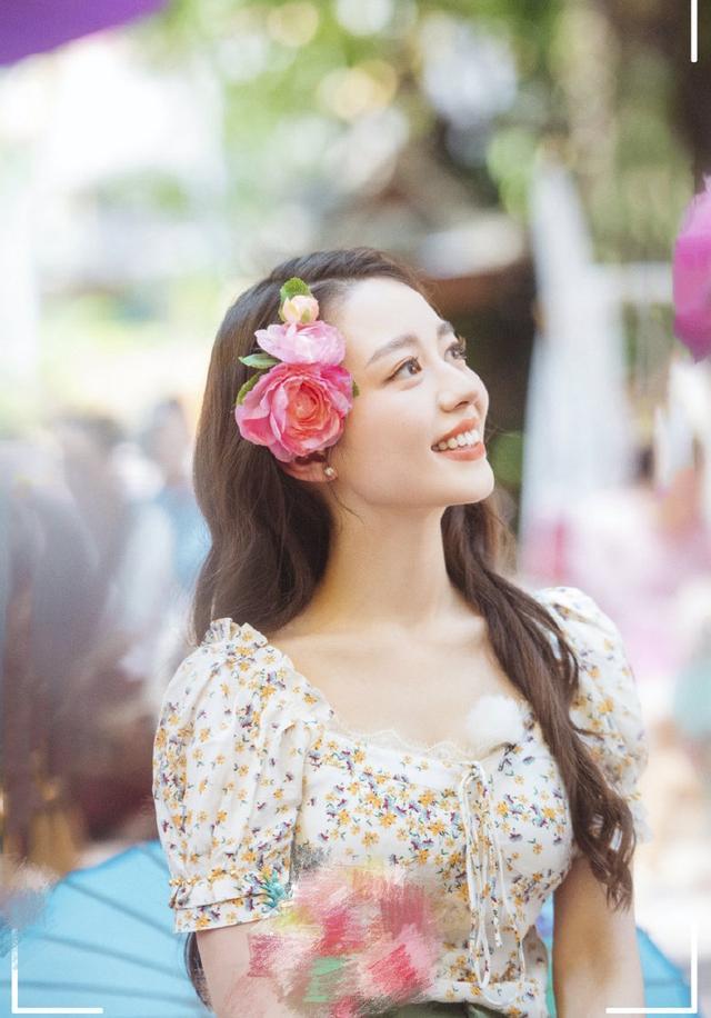 吉娜|吉娜拍广告被偶遇，身材高挑惹人羡，拍摄结束却秒变脸很不耐烦