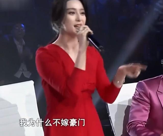 时尚女王|“时尚女王”要回来了？范冰冰再登杂志封面，凭一人之力组女团