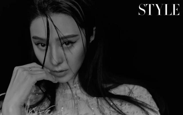 时尚女王|“时尚女王”要回来了？范冰冰再登杂志封面，凭一人之力组女团