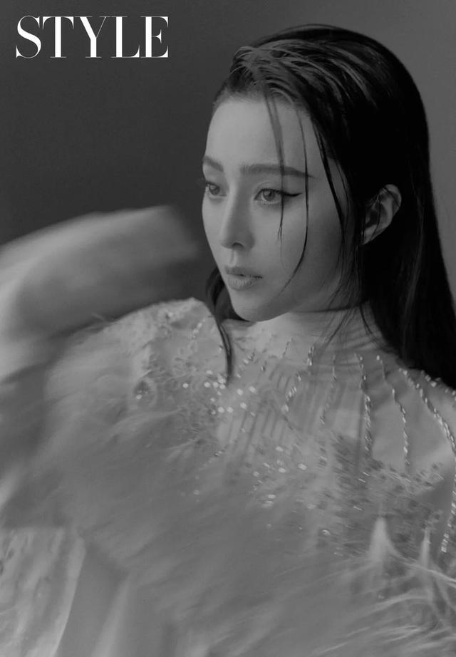时尚女王|“时尚女王”要回来了？范冰冰再登杂志封面，凭一人之力组女团