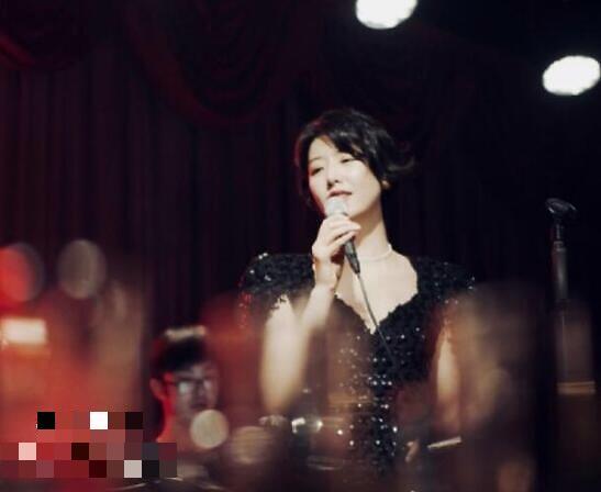 李亚鹏|李亚鹏小女友近照流出，端庄优雅气质完胜王菲，这眼光好毒！