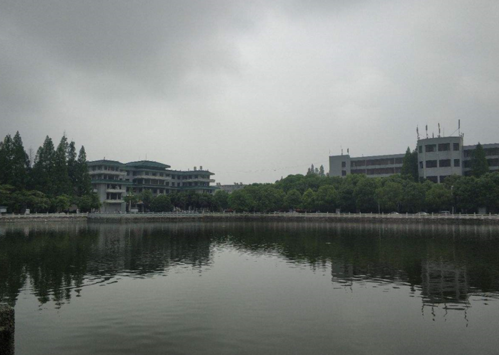 并不是2003年才创办,而是由原江汉石油学院,湖北农学院,荆州师范学院