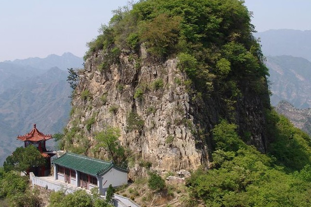 北京|北京不输九寨沟的景点，人称京西“小五岳”，因私建别墅让人驻足