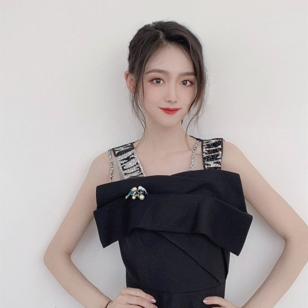 排面lpl电竞解说灵儿央视访谈工资月入上万听工作日常网友心疼