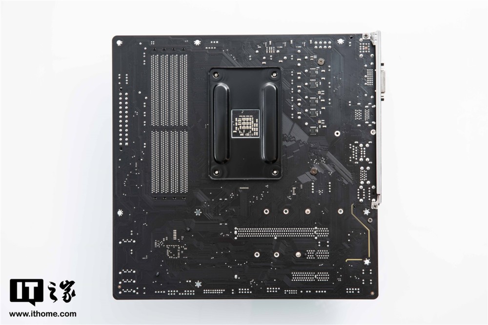 【it之家开箱】技嘉 b550m aorus elite 小雕主板图赏_腾讯新闻