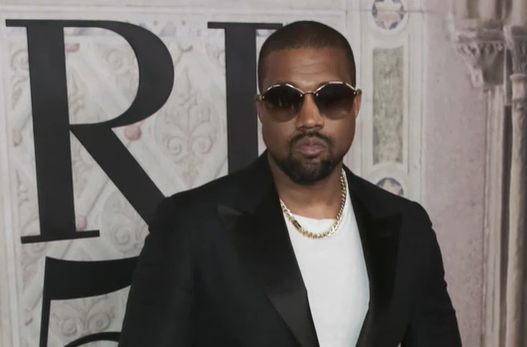 坎耶·韦斯特|美国说唱歌手“侃爷”参加总统竞选活动，称“大麻应该免费”