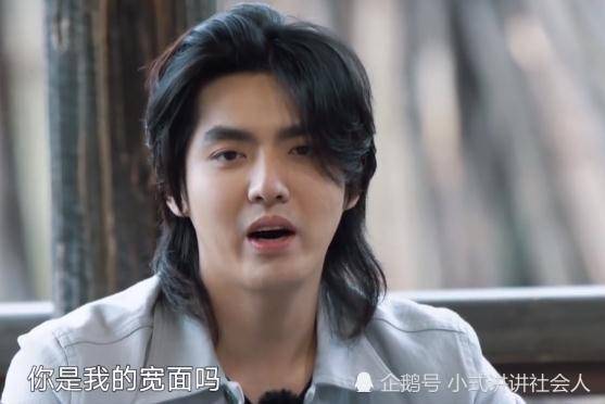 吴亦凡|吴亦凡发微博，晒新照片，被粉丝夸赞依旧是天神下凡