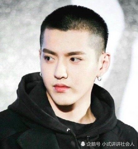 吴亦凡|吴亦凡发微博，晒新照片，被粉丝夸赞依旧是天神下凡