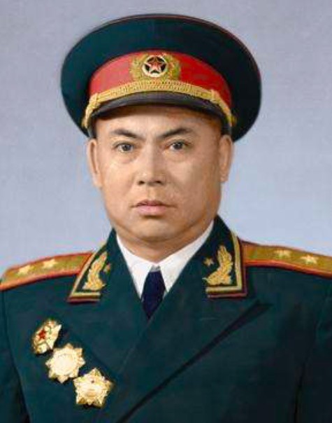 1955年师长授了中将而他是49军军长为何仅授少将
