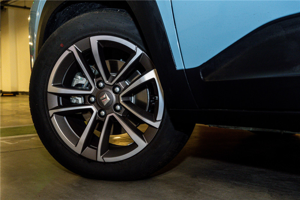 718万起国产精品suv出15t版帅气好看真没啥挑的了