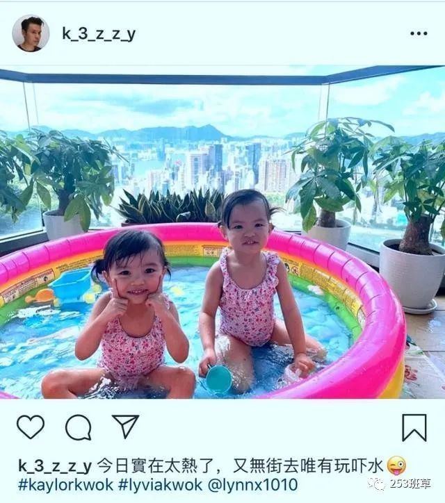 熊黛林|熊黛林老公晒女儿玩水照，姐妹俩泳装出镜呆萌可爱，颜值差距大抢镜