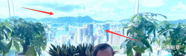 熊黛林|熊黛林老公晒女儿玩水照，姐妹俩泳装出镜呆萌可爱，颜值差距大抢镜