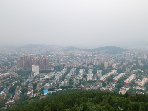 郎茂山是濟南南部最大的一個山體公園,在山上修有步道和小亭子,是市民