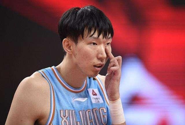 回到比赛,还是徐铭智外线3分打中,终于打破得分荒了.