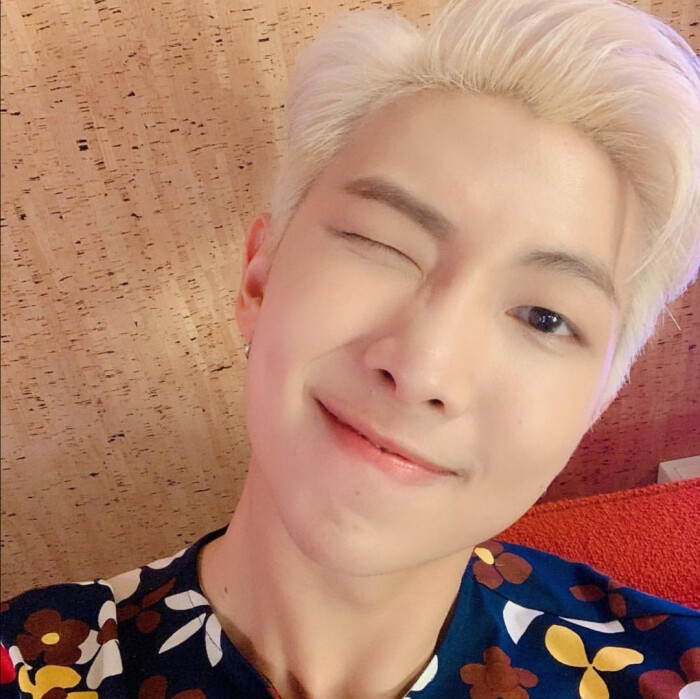 bts防弹少年团越看越可爱的金南俊