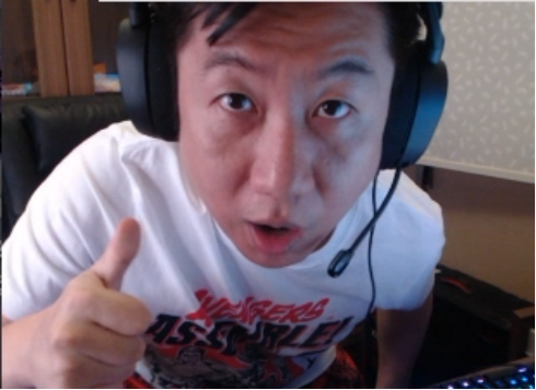 ququ运气逆天,直播连出两款金色手套,坐实cs:go开箱之王称号!