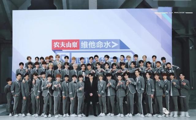 王一博|娱乐圈爱豆学历低，张艺兴王一博都是初中毕业，他俩只有小学