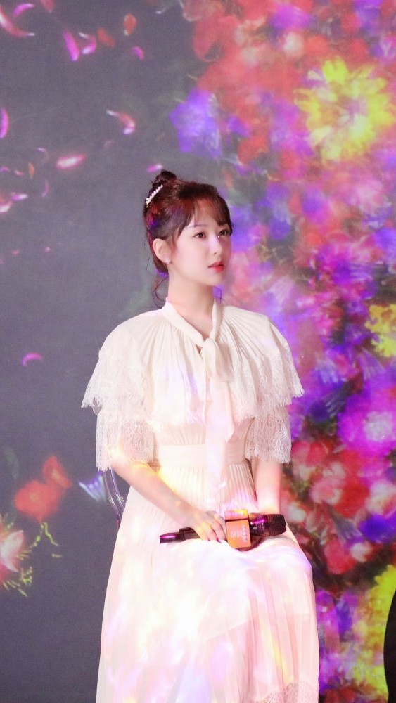 杨紫|杨紫新剧杀青后首度出席活动，无修图超美却仍被黑粉吐槽太壮实