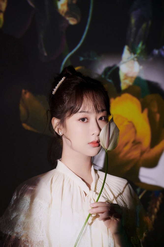 杨紫|杨紫新剧杀青后首度出席活动，无修图超美却仍被黑粉吐槽太壮实