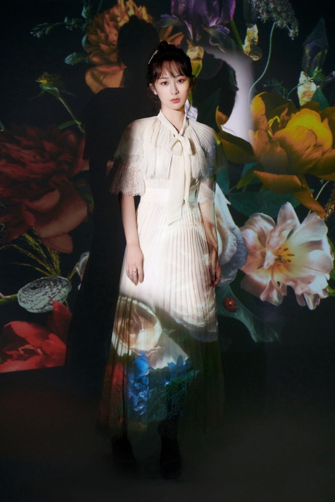 杨紫|杨紫新剧杀青后首度出席活动，无修图超美却仍被黑粉吐槽太壮实