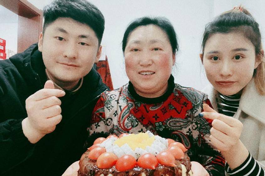 网红|白岩松评网红大闹医院，姜涛卖惨称想跳楼解脱，认个错咋就这么难