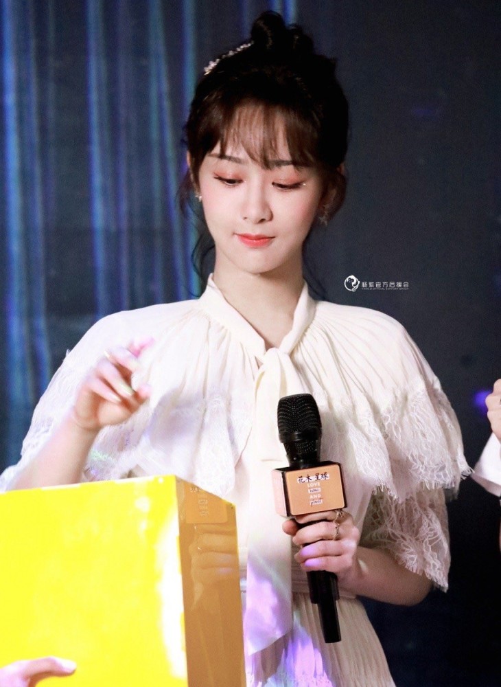 杨紫|杨紫新剧杀青后首度出席活动，无修图超美却仍被黑粉吐槽太壮实