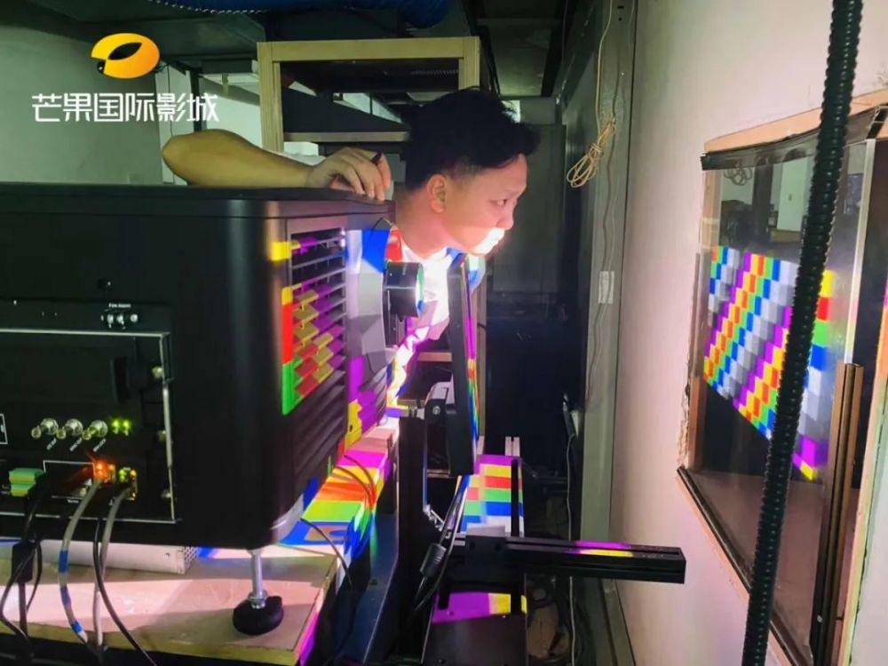 票房|影院复工首日：开局很难，但总得有人迈出第一步